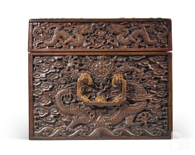 COFFRE EN BOIS DUR SCULPTÉ À DÉCOR DE DRAGONS  CHINE, DYNASTIE QING, XIXE SIÈCLE - 图4